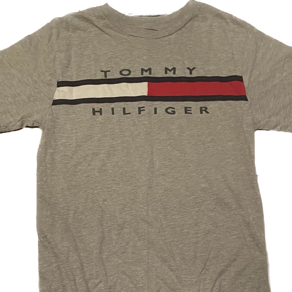 💙💙Boys Size L (16-18) Tommy Hilfiger TShirt. In good used condition. Clean‼️